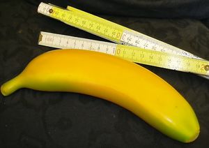 Bananas are good for health. She didn't notice, that this was a fake...