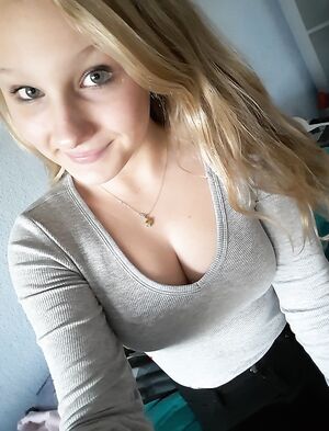 Karina Schröder nackt leaked nudes