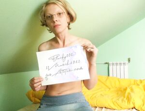 Magda Polish anal slut spreading