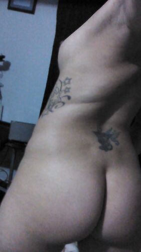 Curvy Latina selfies