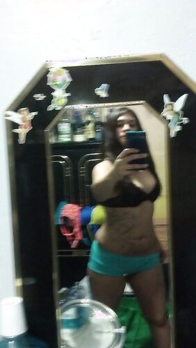 Curvy Latina selfies