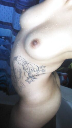 Curvy Latina selfies