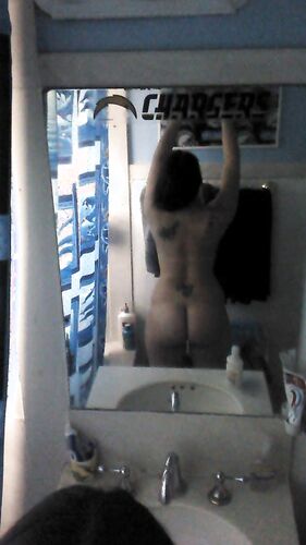 Curvy Latina selfies