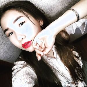 Asian cutie knows how to pose on camera