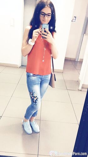 Experienced beauty loves to take nudes