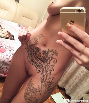 Experienced beauty loves to take nudes