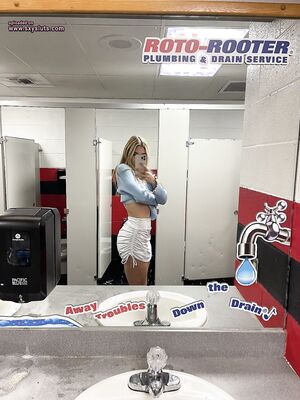 Rachel M from sxysluts.com