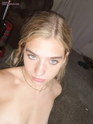 Rachel M from sxysluts.com