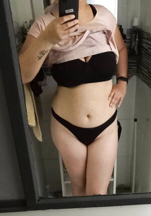 MILF with short hair