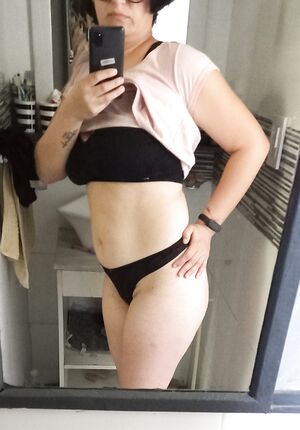 MILF with short hair