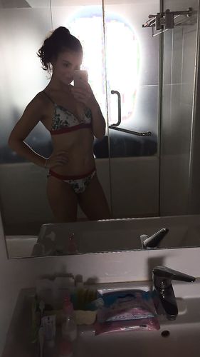 Dutch teen Aurora scialfa