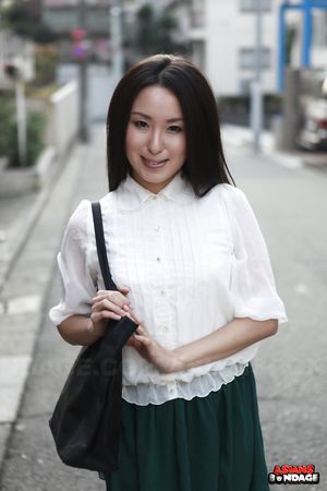 Petite Japanese porn starlet Anna Sakura posing in her green skirt