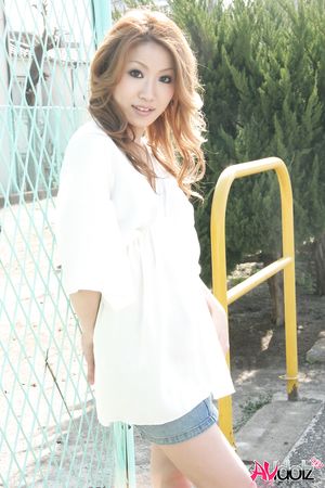 Momomi Sawajiri in boots, blouse and shorts is very playful outdoors.