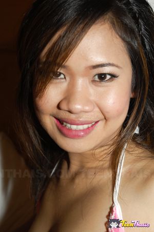 Eve gets naked in the kitchen before getting into hard masturbation