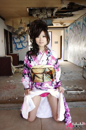 Chiaki in kimono spreads legs and shows hairy pussy on the floor.