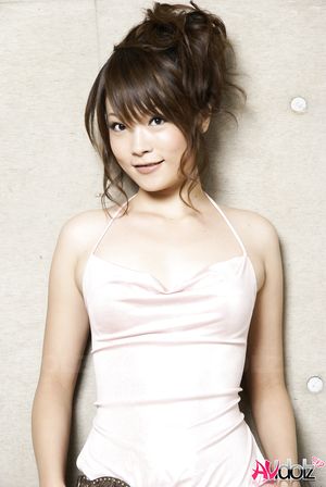 Asian Yuuna Yano in blue jeans and top poses in daring positions.