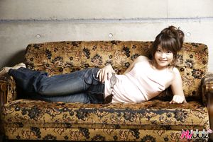 Asian Yuuna Yano in blue jeans and top poses in daring positions.