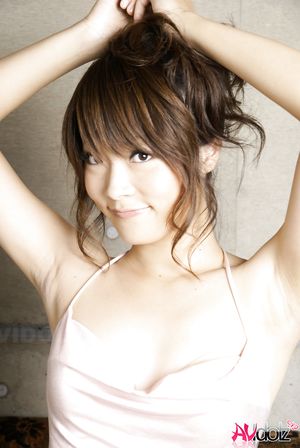 Asian Yuuna Yano in blue jeans and top poses in daring positions.