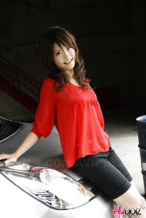Asian Yuuna Yano in black and red is the definition of elegance.