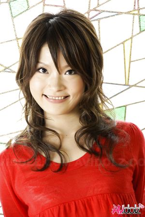 Asian Yuuna Yano in black and red is the definition of elegance.