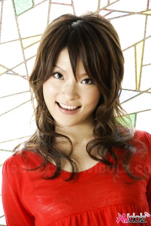 Asian Yuuna Yano in black and red is the definition of elegance.