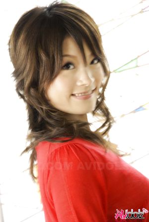 Asian Yuuna Yano in black and red is the definition of elegance.