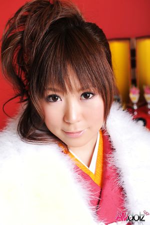 Asian Yuko Morita in kimono and fur looks so classy and beautiful.