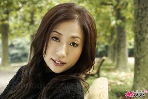 Yuki Motoyama is very beautiful and romantic while having a walk.