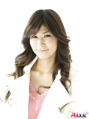 Asian Yuka Yamada looks sensational in pink blouse and white skirt.