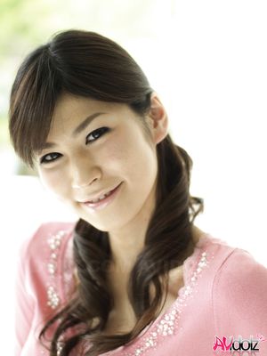 Asian Yuka Yamada looks sensational in pink blouse and white skirt.