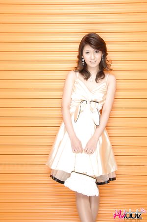 Saaya Hazuki looks totally amazing in a new dress she wears today.
