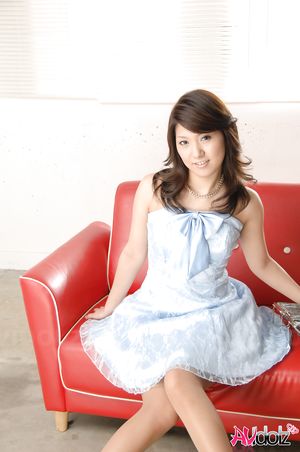 Saaya Hazuki is so attractive and chic while posing in her blue dress.