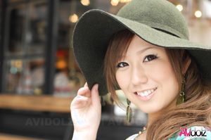 Riru Ozawa looks so cute with a hat and a colorful dress at her walk.
