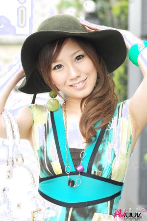 Riru Ozawa looks so cute with a hat and a colorful dress at her walk.