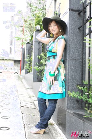 Riru Ozawa looks so cute with a hat and a colorful dress at her walk.