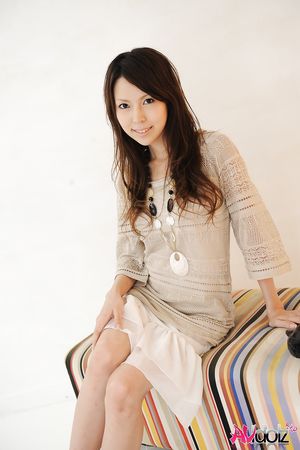 Rino Tokiwa looks so beautiful in her elegant outfit before going out.