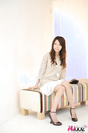 Rino Tokiwa looks so beautiful in her elegant outfit before going out.