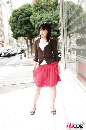 Mio Kanna is so elegant and sexy in red and black outfit while posing.