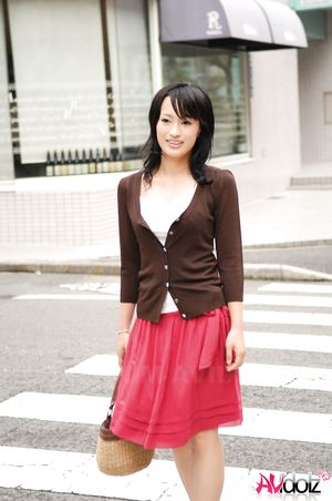 Mio Kanna is so elegant and sexy in red and black outfit while posing.
