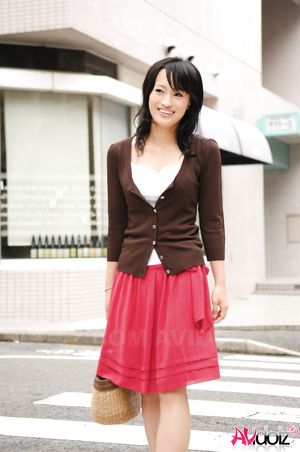 Mio Kanna is so elegant and sexy in red and black outfit while posing.
