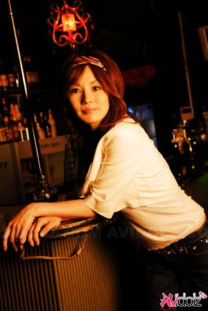 Mecumi is so beautiful relaxing at the bar in her casual outfit.