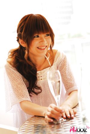 Asian Anna Watanabe takes a walk to expose her sexy legs in shorts.