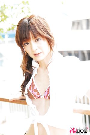 Asian Anna Watanabe takes a walk to expose her sexy legs in shorts.