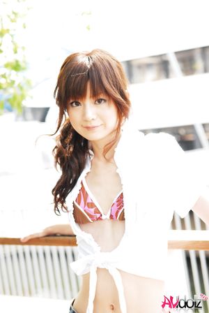 Asian Anna Watanabe takes a walk to expose her sexy legs in shorts.