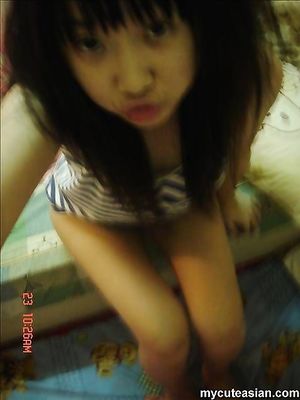 Selfmade sexy photos of cute Asian teen posing nude at home