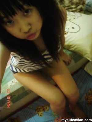 Selfmade sexy photos of cute Asian teen posing nude at home
