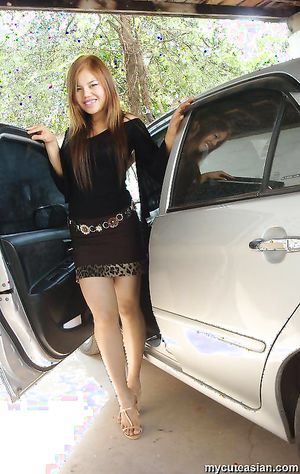 Busty and sexy Filipino amateur girlfriend is posing outdoor