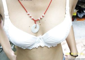 Asian amateur girl shares her homemade naked pictures here