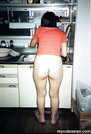 Real Chinese amateur teen displays her hot and sexy body at home