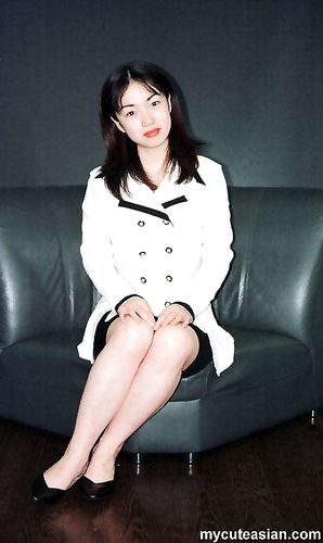 Thin japanese amateur wife in black lingerie is showing her hairy pussy